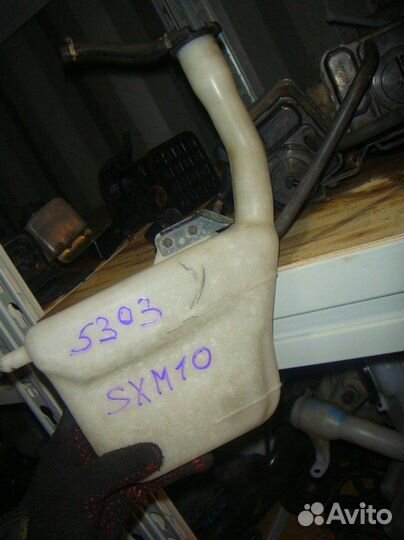 Бачок омывателя Toyota Ipsum SXM1# 1999