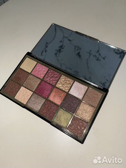 Палетка теней revolution courage