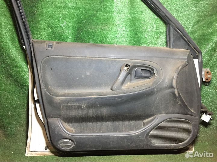 Дверь передняя левая Mazda Capella CG Пустая