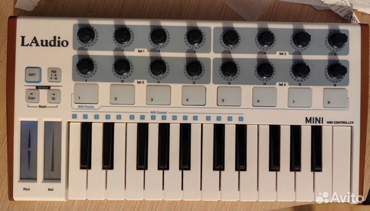 Midi-контроллер LAudio Worlde mini