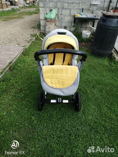 Прогулочная коляска
