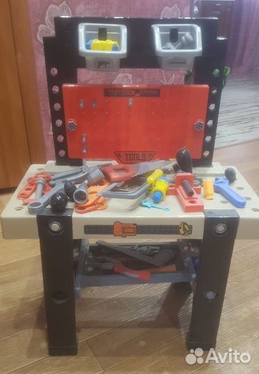 Стульчик с инструментами, 3+
