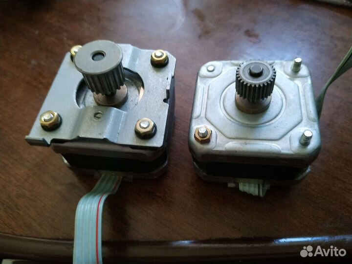 Шаговый двигатель EM-257,258