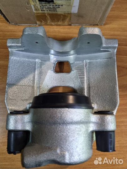 Суппорт передний левый Audi A4