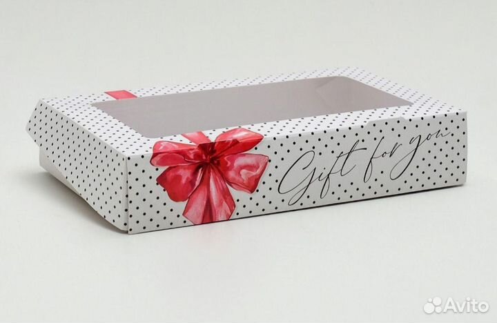 Коробка подарочная с окном