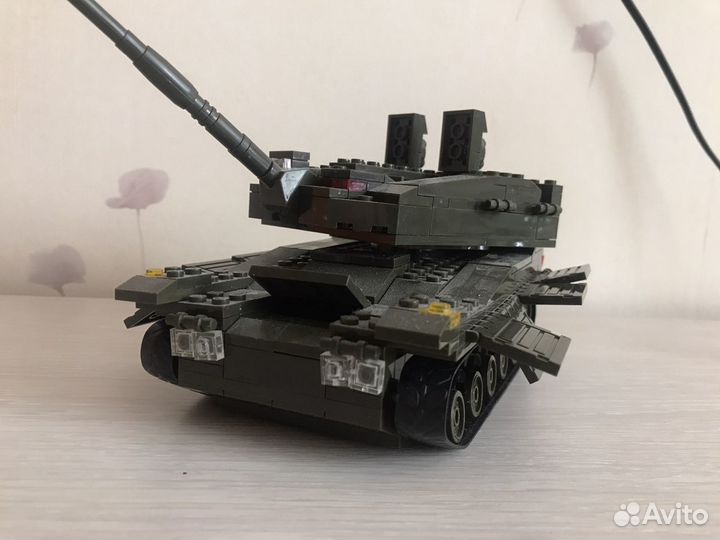 Танк лего. Не оригинал
