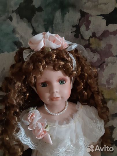 Кукла фарфоровая новая