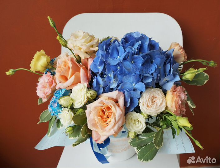 Цветы в коробке Гортензия Эустома Розы