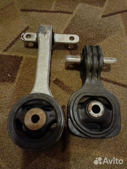 Нижняя подушка двигателя на Хонду Цивик 4д