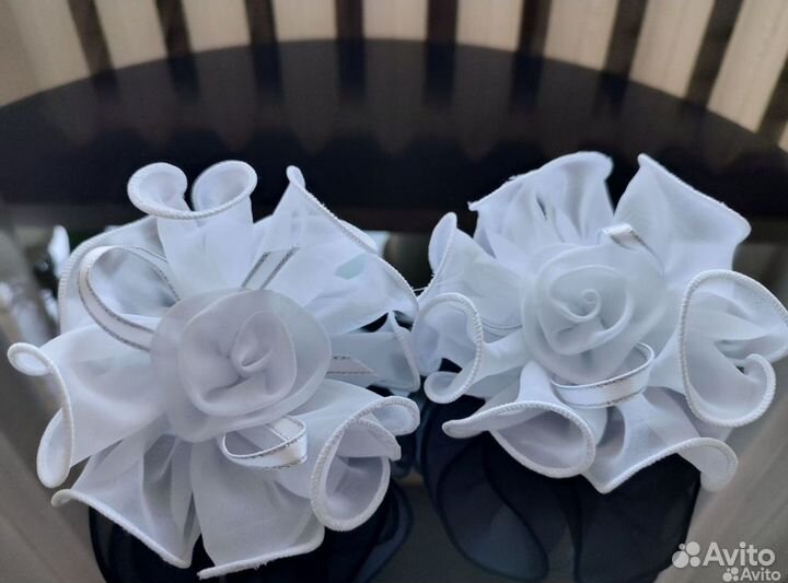 Белые банты для девочки праздничные