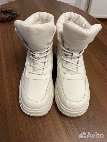 Зимняя обувь 40 размера(маломерят), подойдут на 39