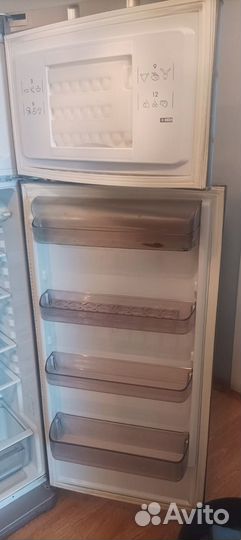 Холодильник бу ariston