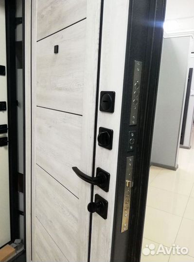 Входная дверь