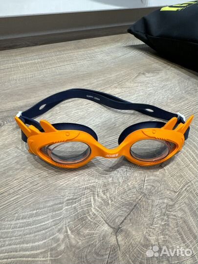 Очки для плавания