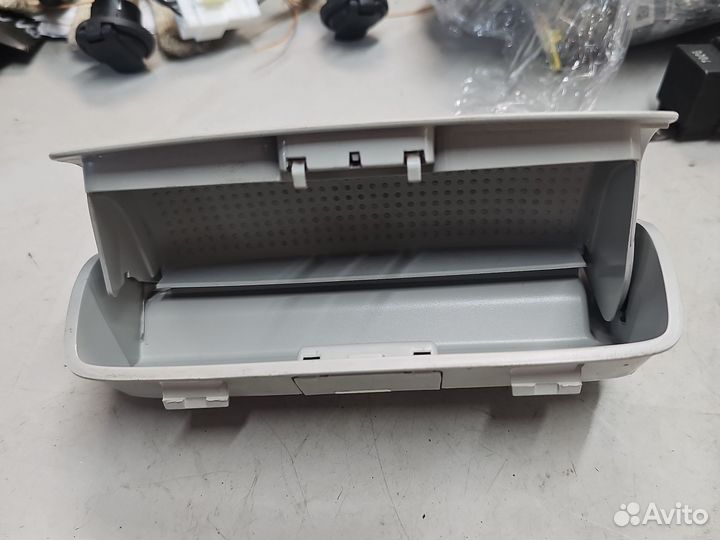 Бардачок под очки Volkswagen Passat Scirocco