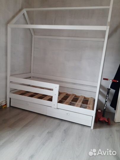 Кровать домик