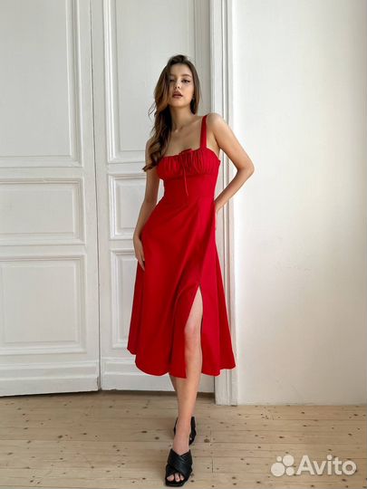 Летнее красное платье