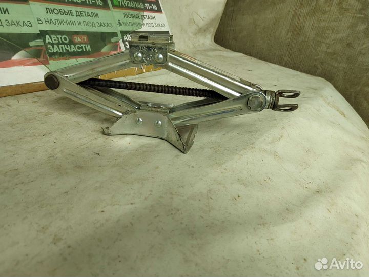 Домкрат автомобильный бу в хорошем состоянии