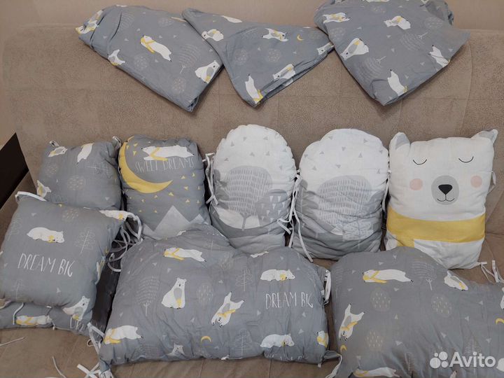 Комплект бортиков в детскую кроватку + белье