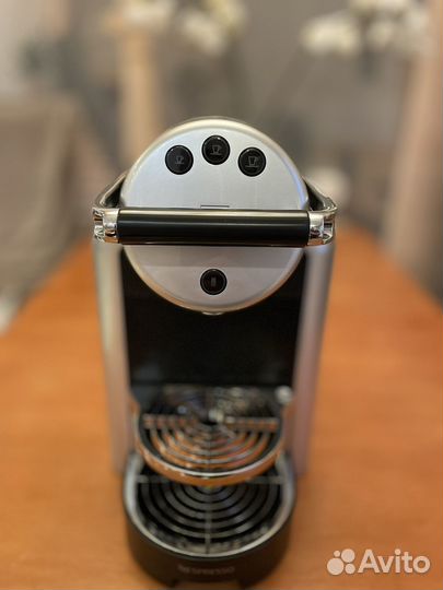 Кофемашина капсульная Nespresso Zenius