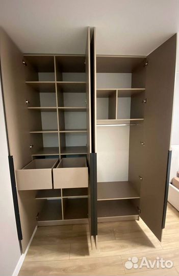 Распашной шкаф на заказ от фабрики