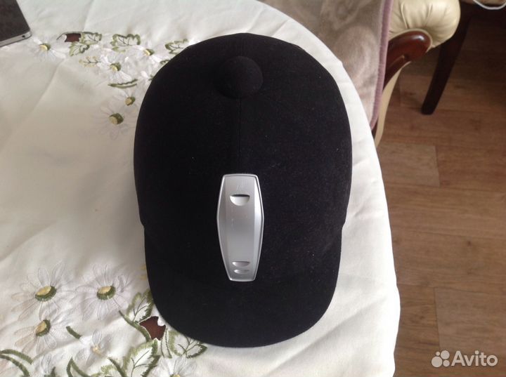 Шлем для верховой езды на лошади