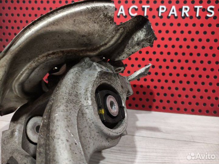 Кулак задний правый Porsche Macan 95B 2017