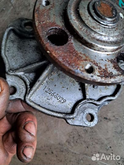 Помпа Cadillac SRX