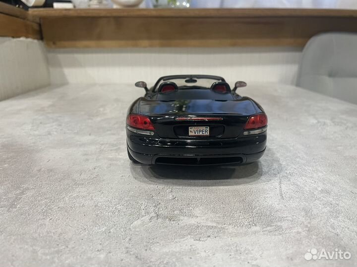 HotWheels Dodge Viper 1:18