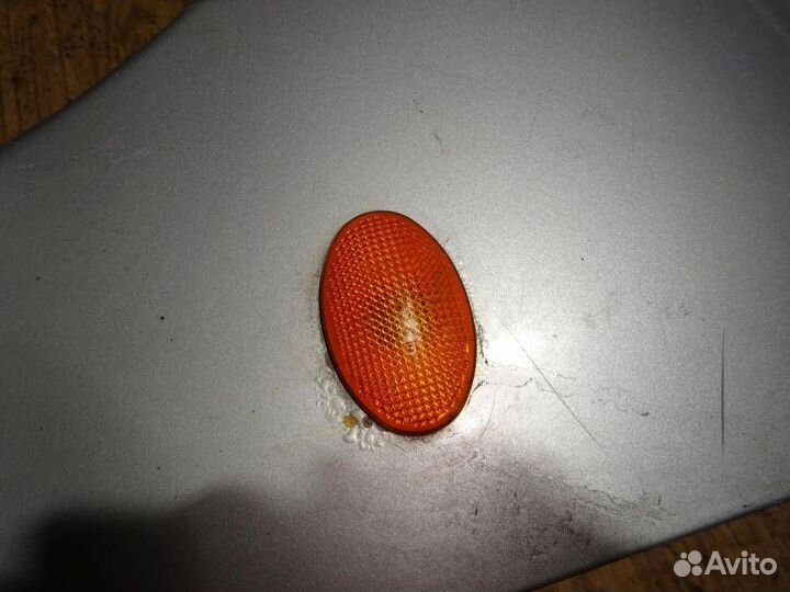 Указатель поворота на крыло Ford Mondeo I 1993-19