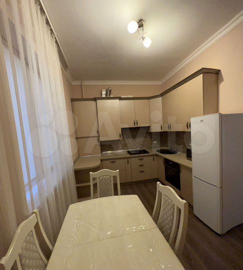 2-к. квартира, 60 м², 1/4 эт.