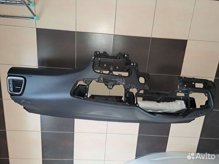 Панель приборов, торпедо Kia Ceed 3 CD