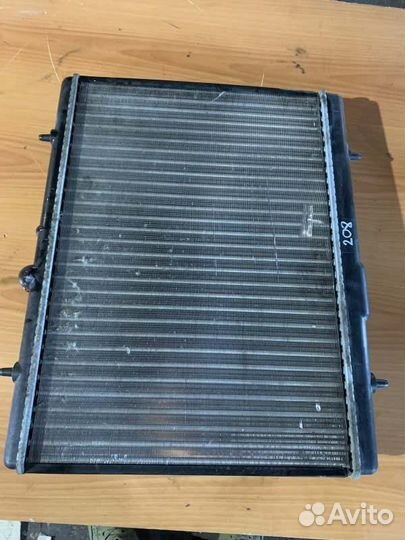 Радиатор охлаждения двигателя Peugeot 208 хетчбек