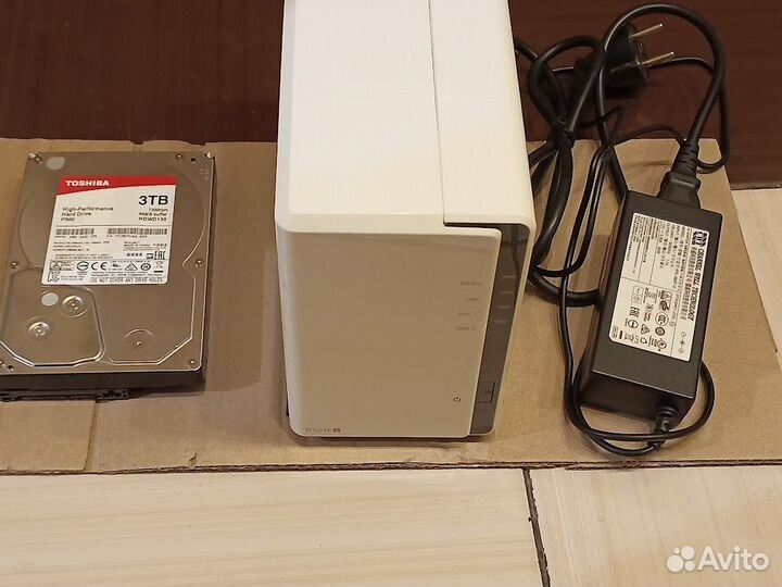 Сетевое хранилище на 2 диска Synology DS216J