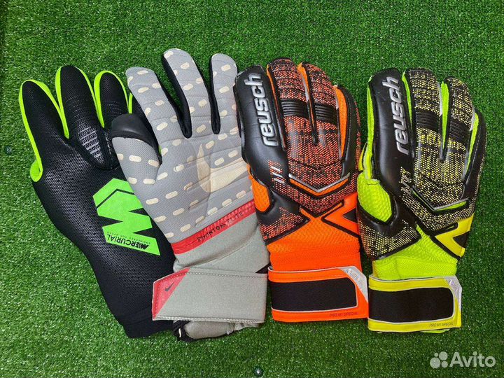 Вратарские перчатки в ассортименте