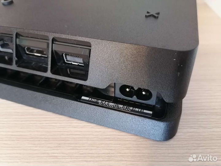 PS4 Slim 1Tb+2джоя, игры