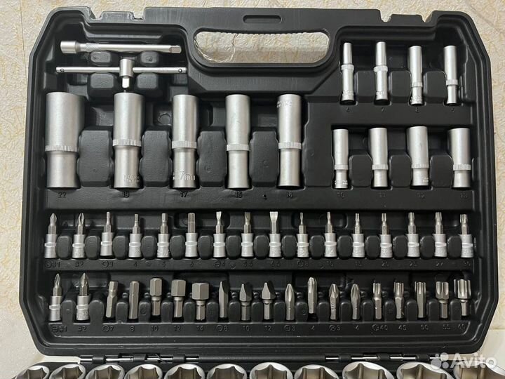 Набор инструментов для автомобиля новый