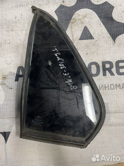 Форточка задней двери левая BMW E30