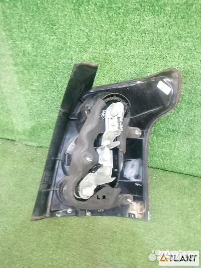 Фонарь задний левый toyota avensis