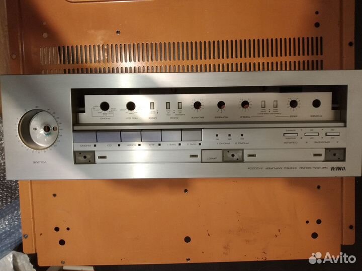 Передняя панель Yamaha A-2000a