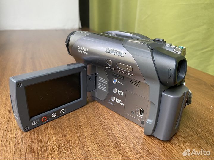 Видеокамера Sony DCR-DVD305E