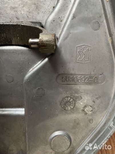 Крышка кпп от снегохода Polaris