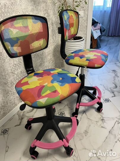 Стулья бюрократ с подставкой для ног