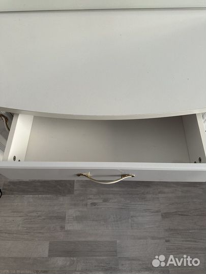 Гримерный столик с зеркалом