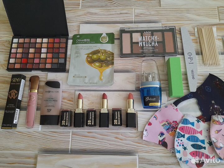 Косметика новая (тени, блеск, маска, маникюр)