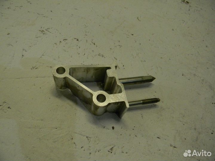 Кронштейн (сопут. товар) Octavia (A5 1Z) 2004-2013