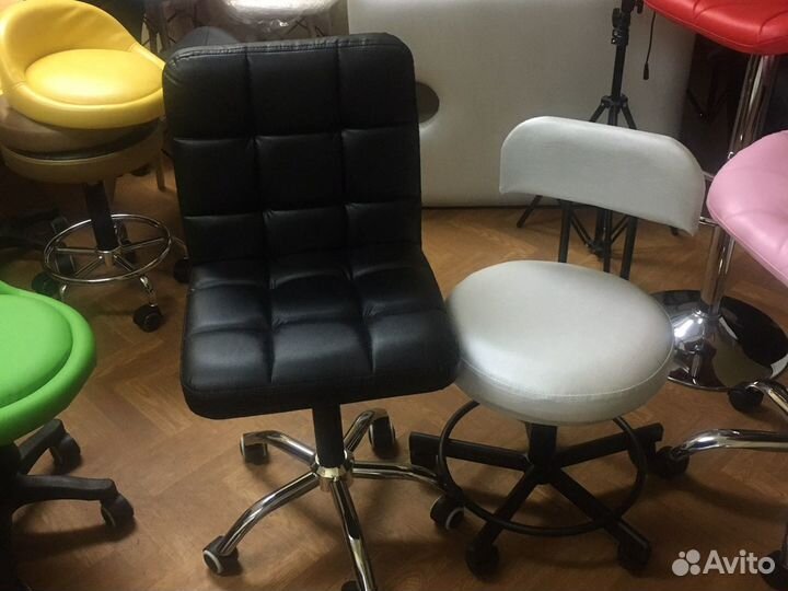 Стул с высокой спинкой