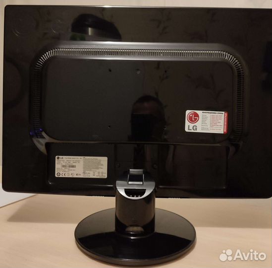 Монитор lg flatron w2271tc