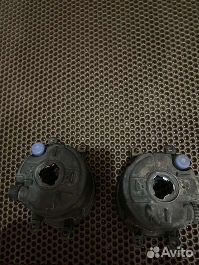 Противотуманные фары Тойота Авенсис т250 рест