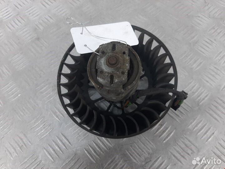 Моторчик печки для BMW 3-Series (E36) 64118390434